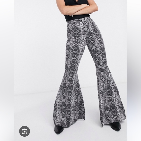 We the Free Just Float On Snake Print Flare Jean - Picture 1 of 9